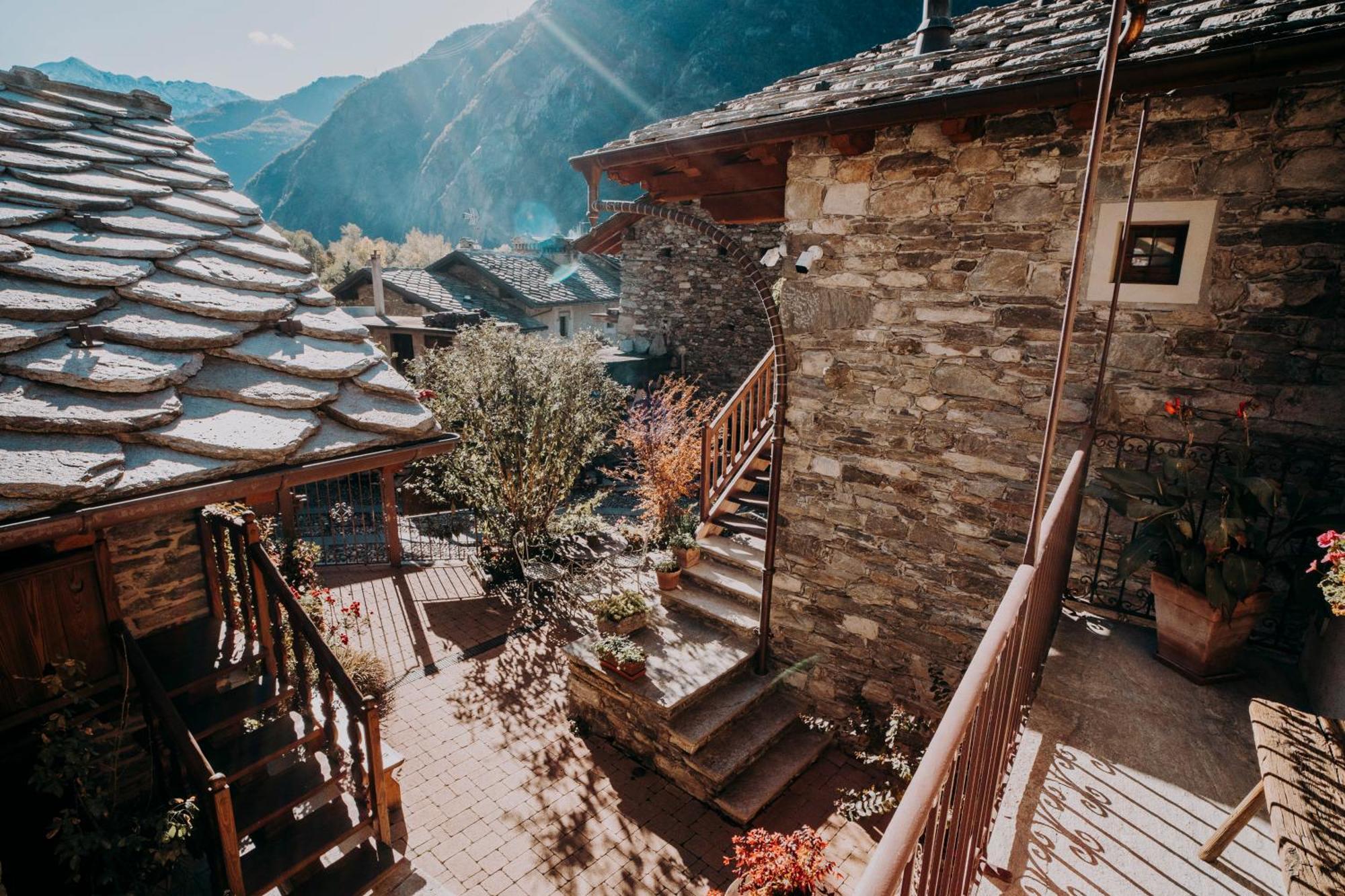 Au Coeur Du Village Chambres D'Hotes & Spa Arnad Ngoại thất bức ảnh